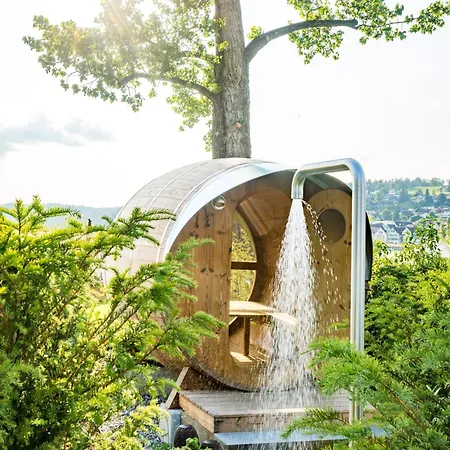 Strandhotel Отель Schmerikon