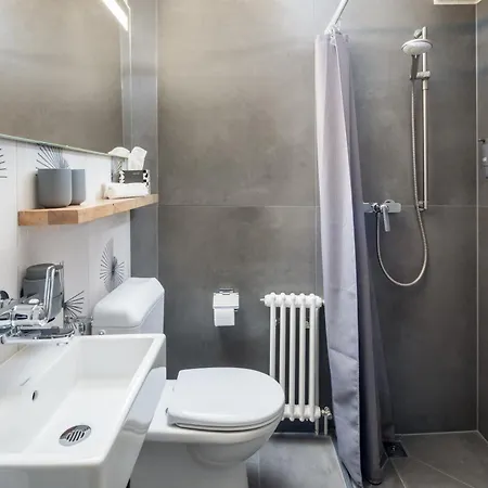 Strandhotel מלון Schmerikon